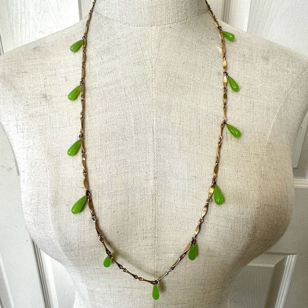 Gold tone and green teardrop beaded necklace